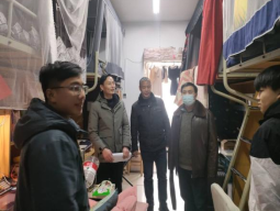 太阳集团网址首页登录深入学生宿舍开展走访慰问
