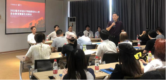 太阳集团网址首页登录召开2022级研究生新生见面会 