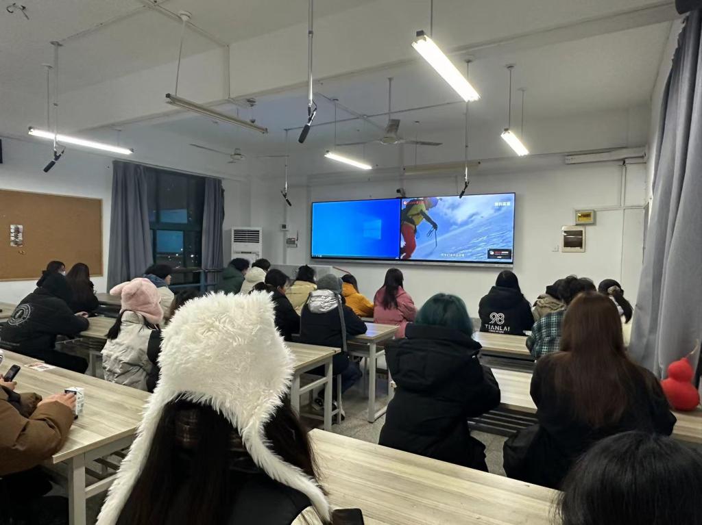 同向同行  设计学院开展学期初“六个一”教育活动
